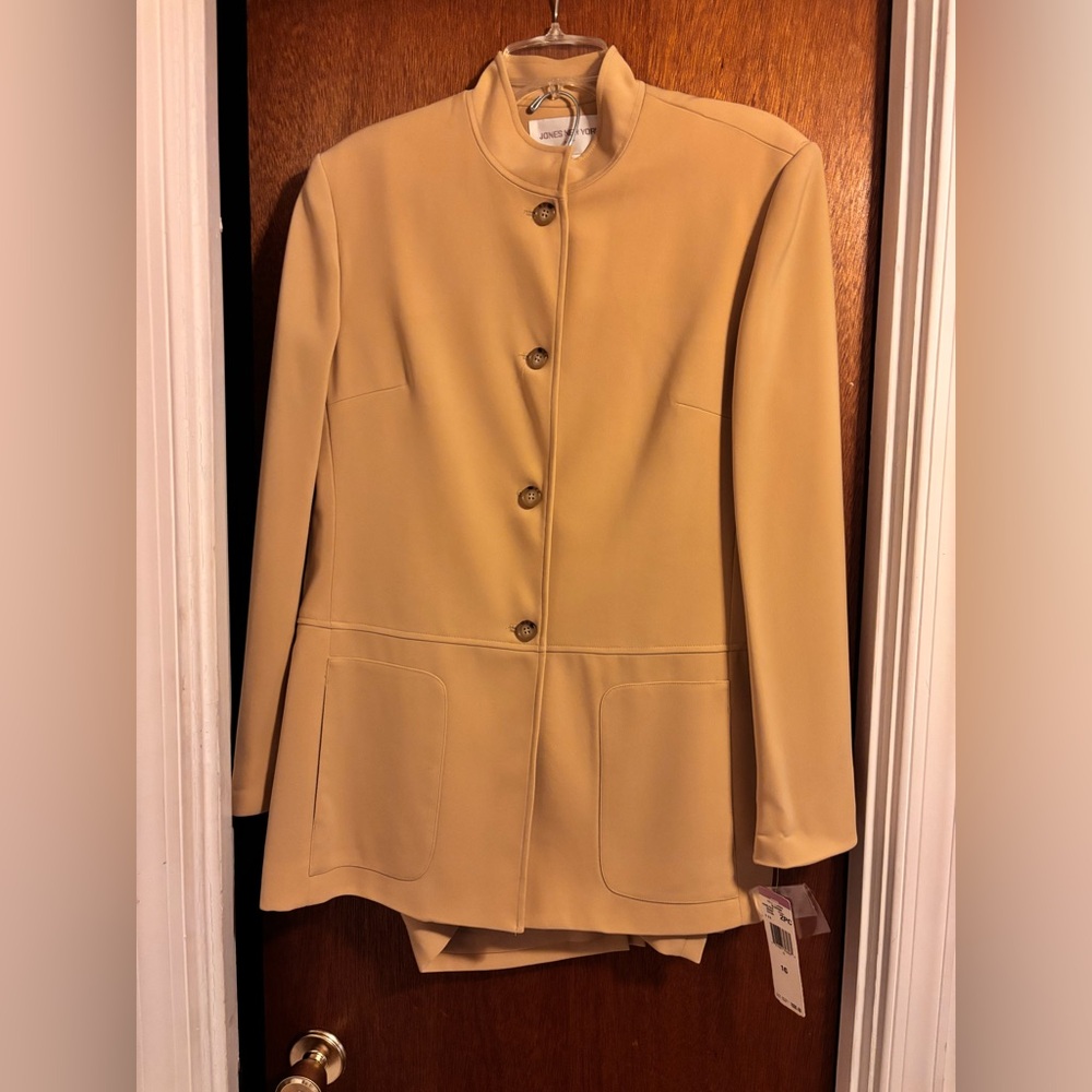 Jones of New York Tan Women's skirt and jacket set/suit